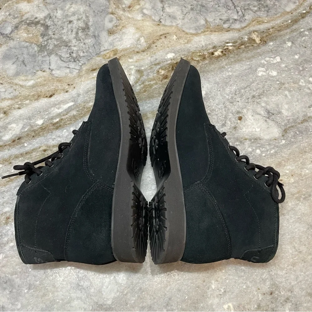 UGG Moreau Black Suede Lace Up Chukka Boots Shearling Lining Men’s 9.5
